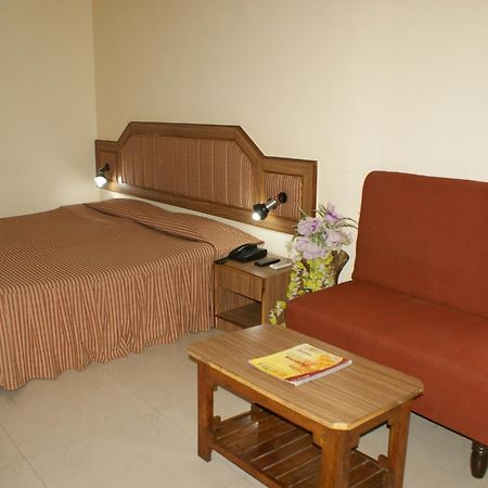 Hotel Lara India Варанаси Экстерьер фото