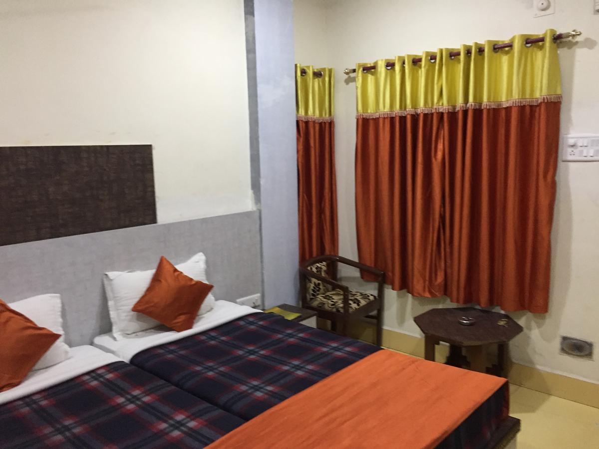 Hotel Lara India Варанаси Экстерьер фото