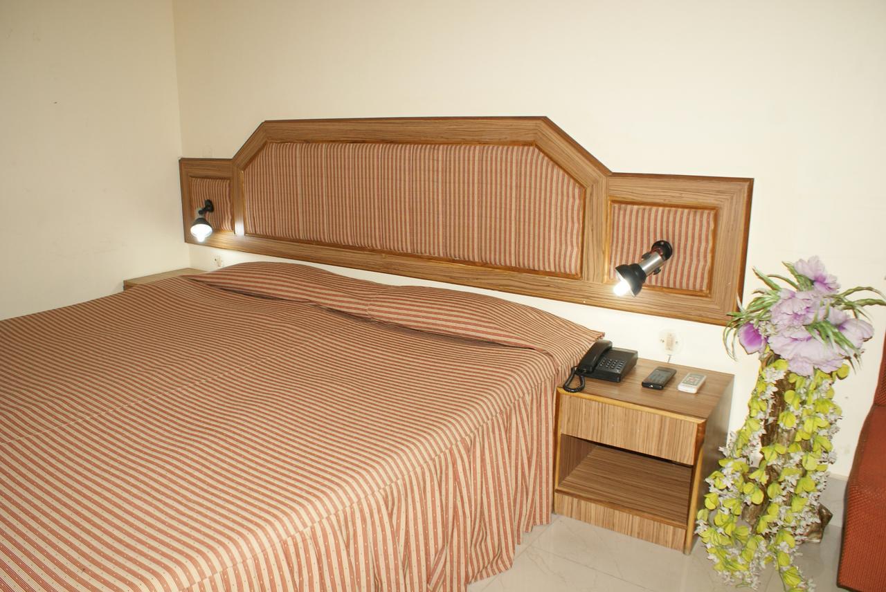 Hotel Lara India Варанаси Экстерьер фото