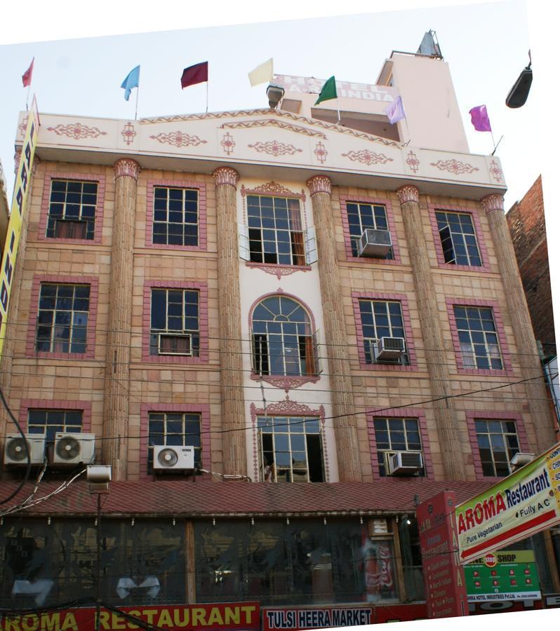 Hotel Lara India Варанаси Экстерьер фото